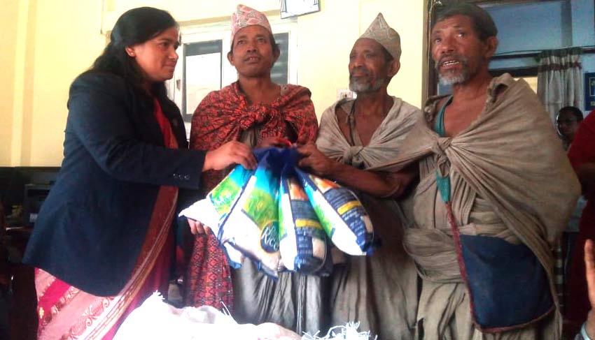 राउटेलाई कर्णालीमा कुखुरा, भुजा र विस्कुट