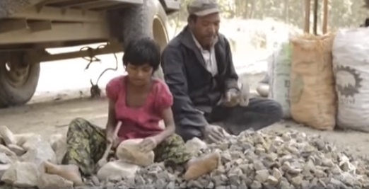 बाढी पीडित भन्छन् : हाम्लाई के को तिहार के को देउसीभैली ?