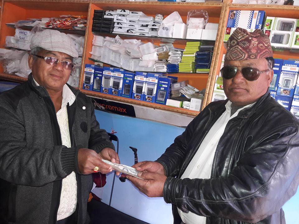 दृष्टिविहीन र अपाङ्गता भएका विद्यार्थीलाई सहयोग