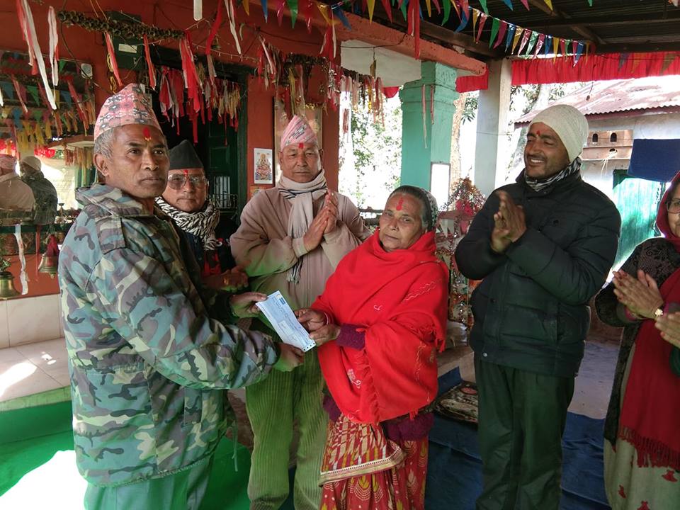 राप्रपाको वीरेन्द्रनगर ५ मा भण्डारी : मन्दिरलाई नगद सहयोग