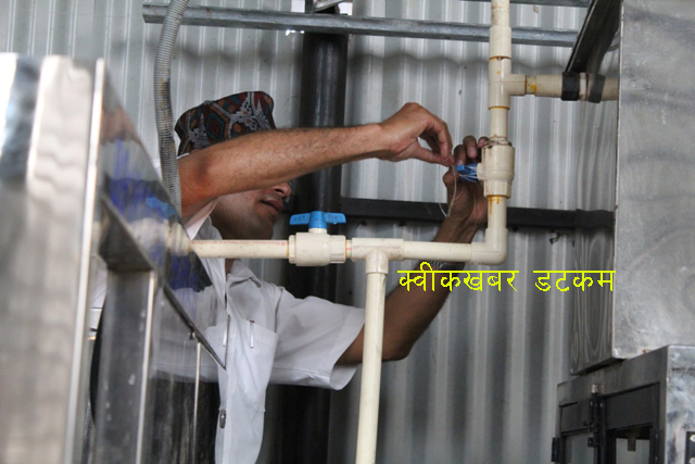 मापदण्ड विपरित संचालित पिउने पानी उत्पादन कम्पनीमा शिलबन्दी
