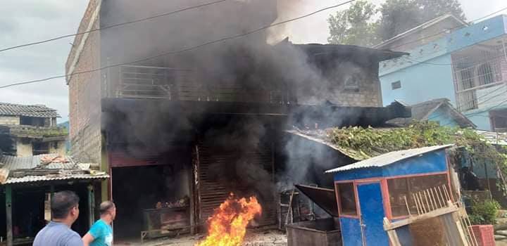 आगलागी हुँदा दुई घरमा क्षति