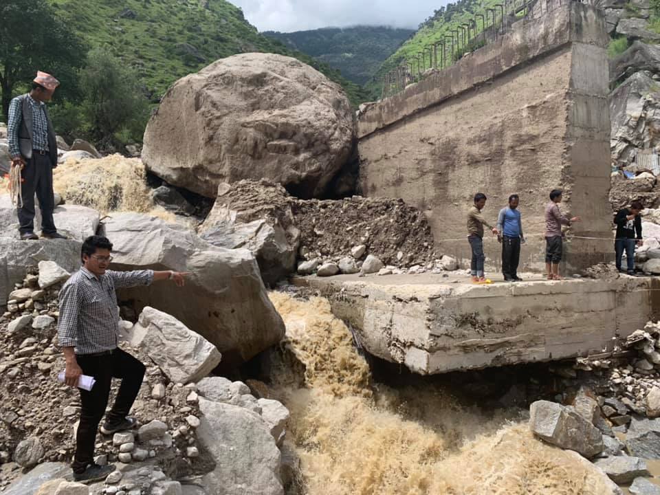पटक पटक कर्णाली राजमार्ग अवरुद्ध