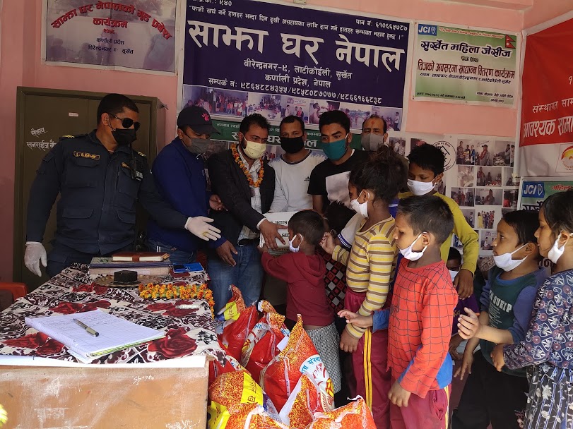 इन्जिनियर ढकालले साझा घर नेपाललाई दिए खाद्य सामाग्री