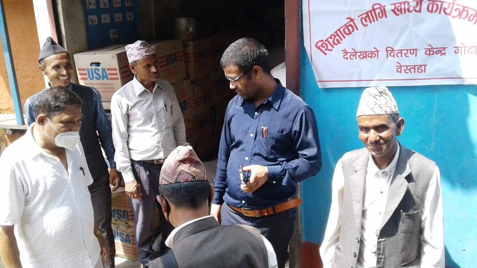 घर–घरमा दिवा खाजा वितरणको अनुगमन