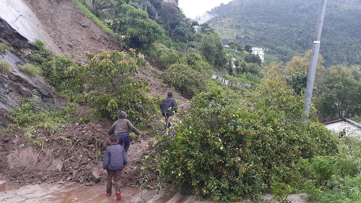 कालिकोटमा पहिरो ९ जनाको ज्यान गयो