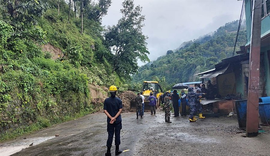 सिन्धुपाल्चोकको मेलम्चीमा पहिरो, ८ जना वेपत्ता, एक जनाको जीवितै उद्धार